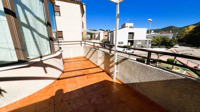 5 makuuhuone Rivitalo myytävänä paikassa La Pobla Tornesa mukana 
autotalli - 220 000 € (Ref: 9375411)