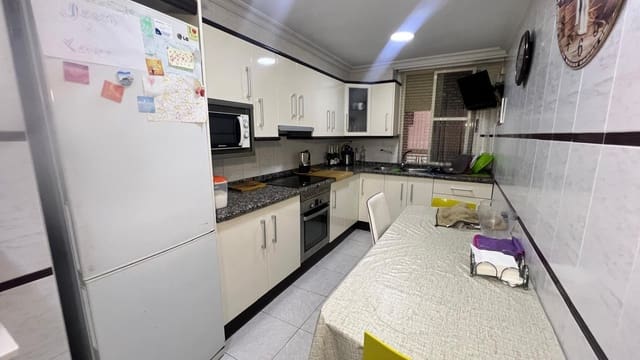 4 slaapkamer Flat te koop in Norte, Castelló de la Plana - € 240.000 (Ref: 9403500)