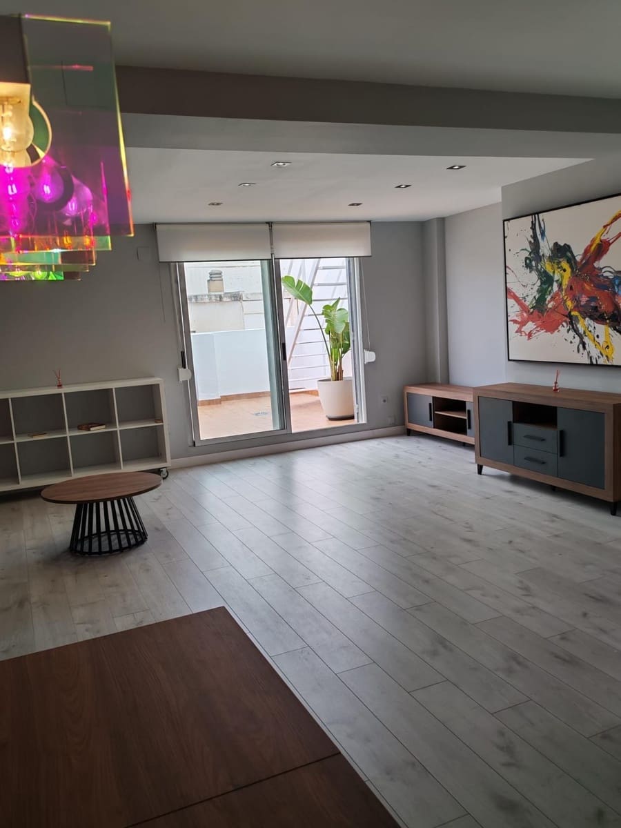 2 slaapkamer Penthouse te huur in Valencia stad - € 1.600 (Ref: 9417688)