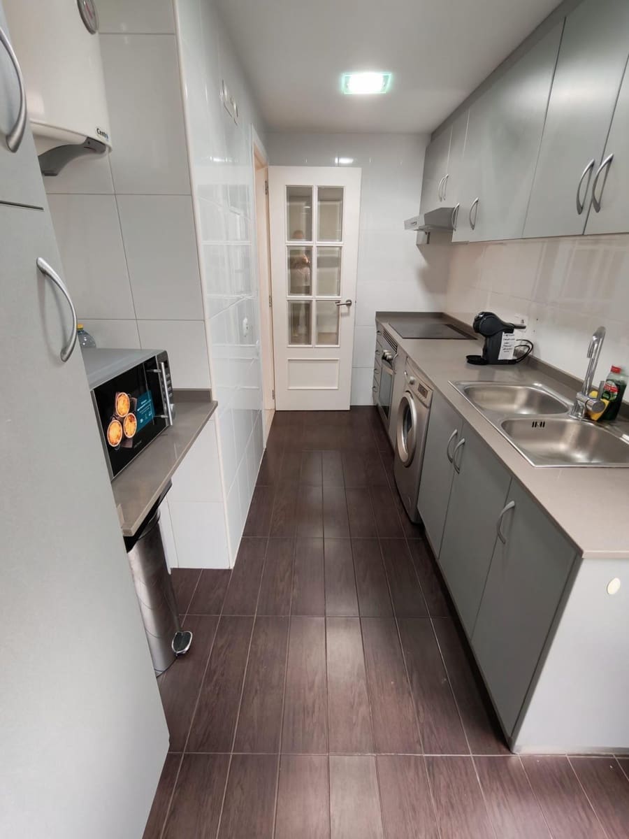 2 slaapkamer Penthouse te huur in Valencia stad - € 1.600 (Ref: 9417688)