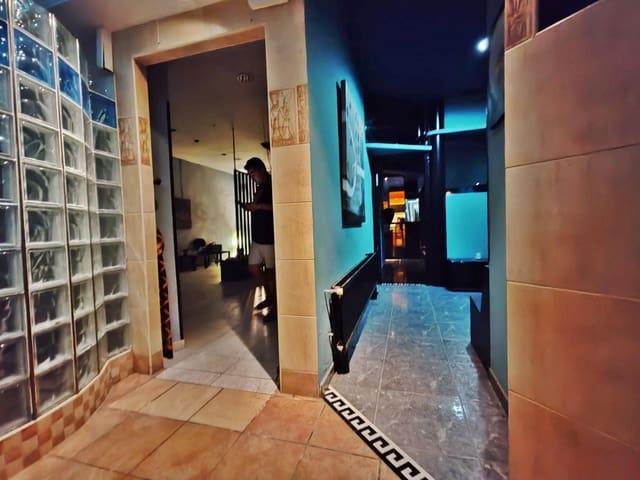 Commercieel te huur in Mont-Olivet, Valencia stad - € 3.500 (Ref: 9427326)