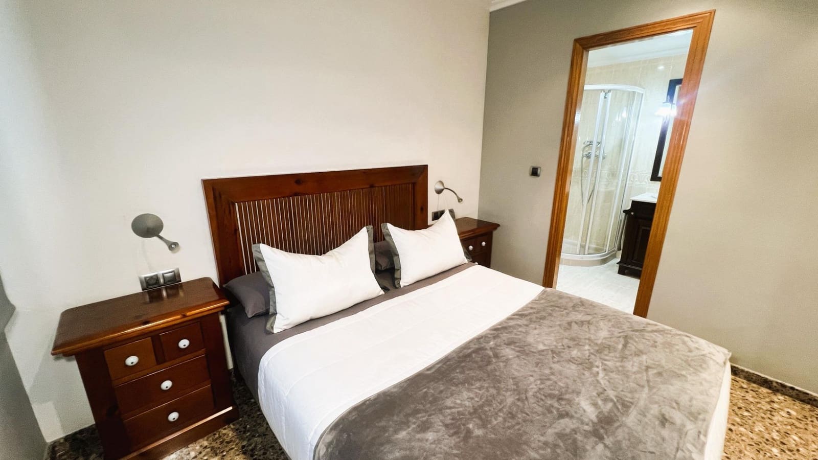 3 Zimmer Wohnung zu verkaufen in Castello de la Plana mit Pool - 230.000 € (Ref: 9513496)