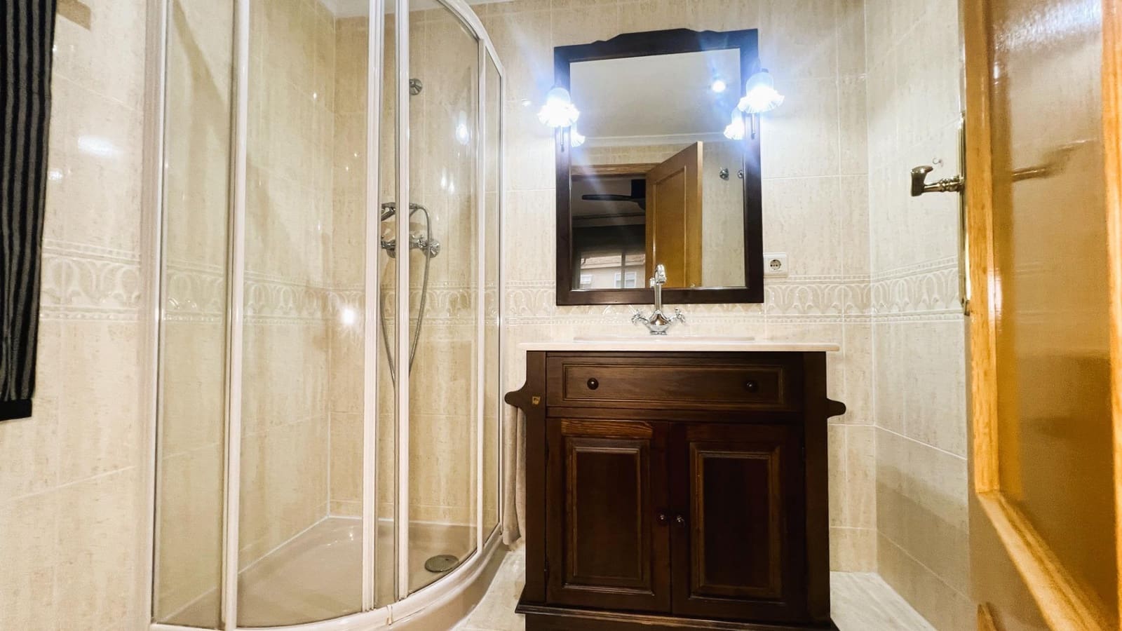 3 Zimmer Wohnung zu verkaufen in Castello de la Plana mit Pool - 230.000 € (Ref: 9513496)