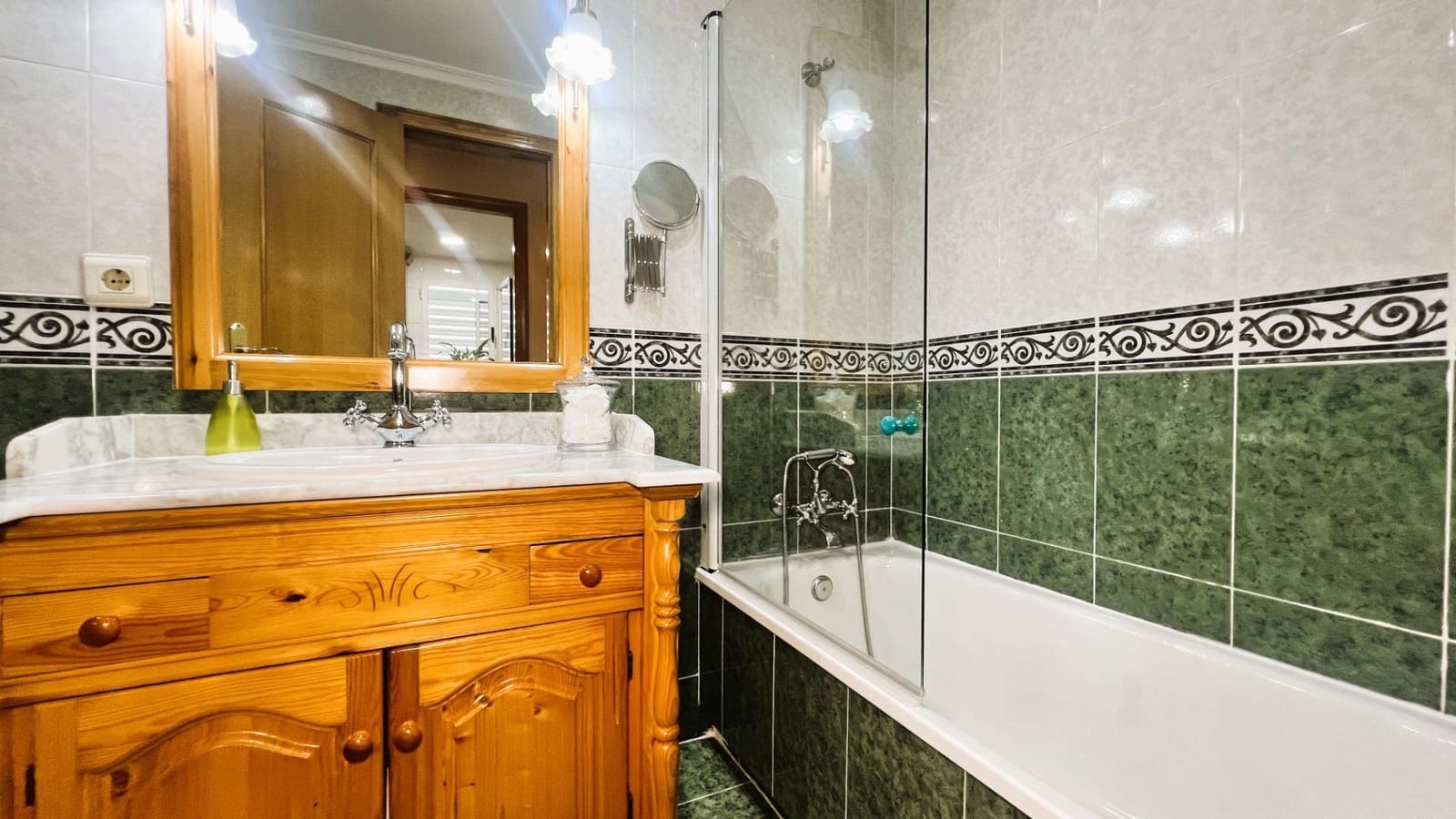 3 Zimmer Wohnung zu verkaufen in Castello de la Plana mit Pool - 230.000 € (Ref: 9513496)