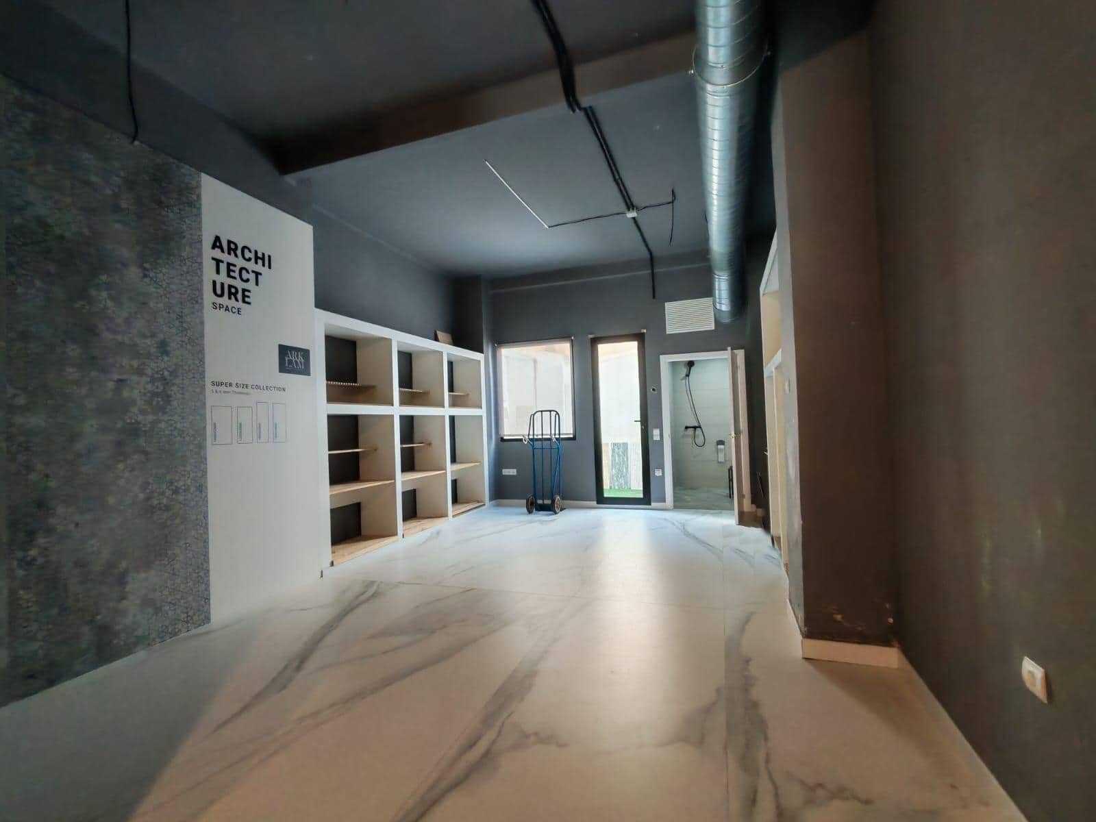 Commercial for rent in Valencia city - € 1,200 (Ref: 9561930)