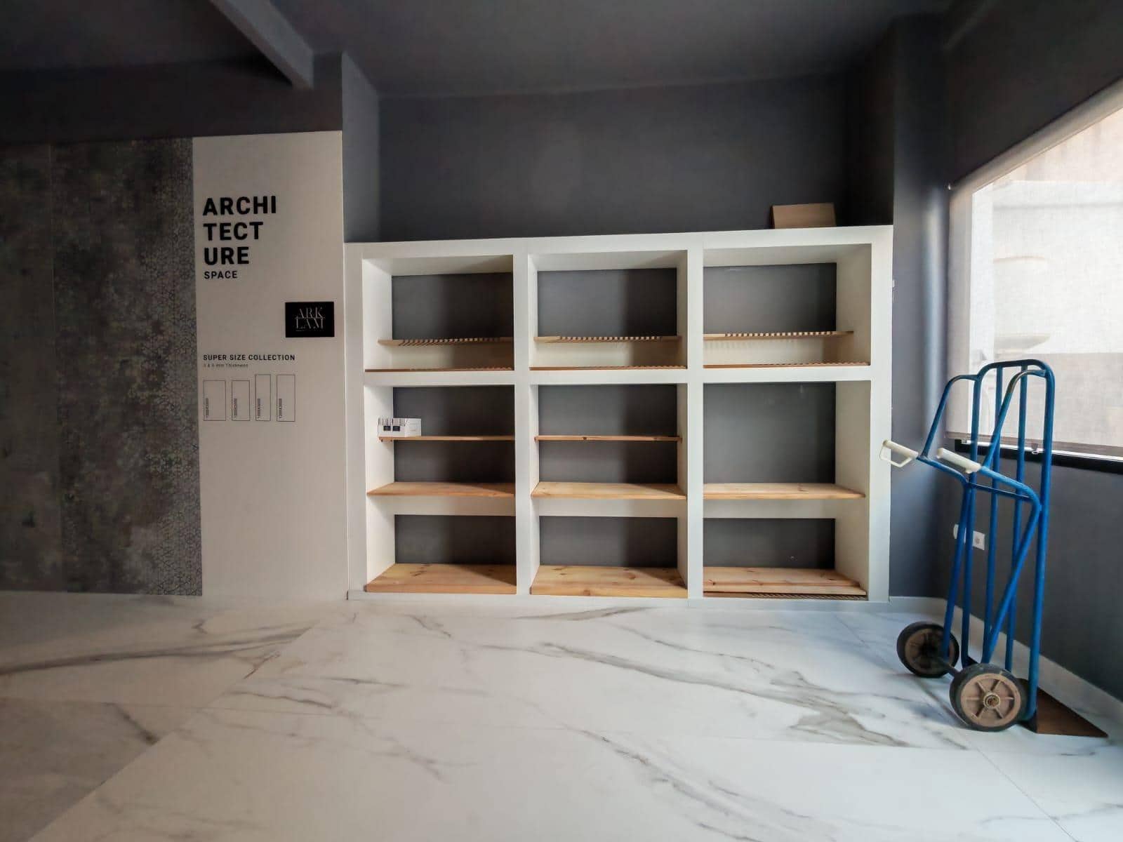 Commercial for rent in Valencia city - € 1,200 (Ref: 9561930)