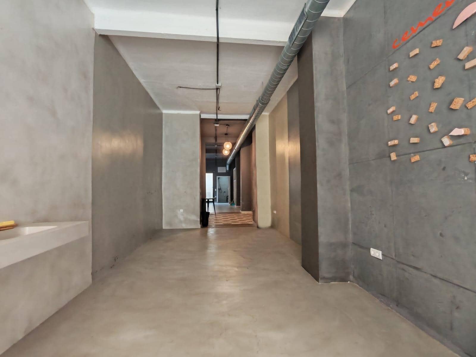 Commercial for rent in Valencia city - € 1,200 (Ref: 9561930)