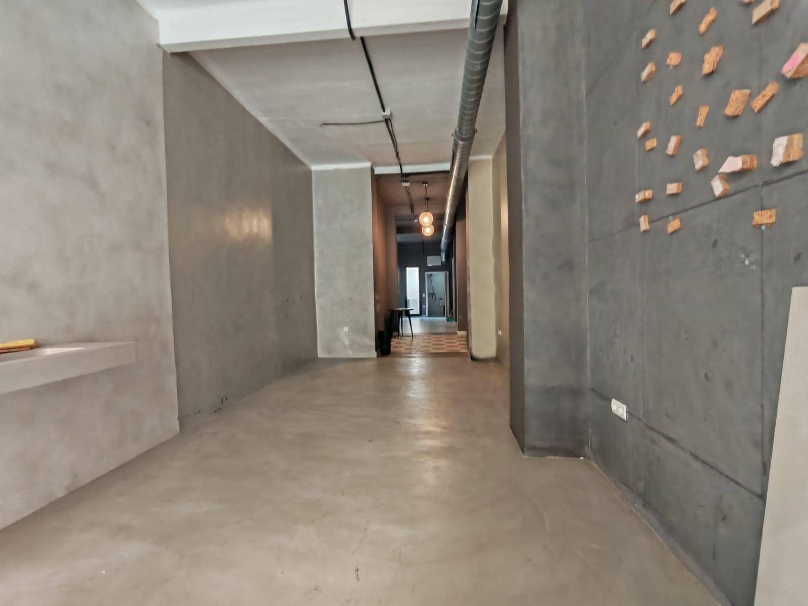 Commercial for rent in Valencia city - € 1,200 (Ref: 9561930)