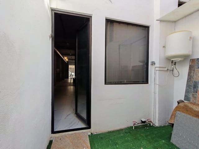 Commercial for rent in Russafa, Valencia city - € 1,200 (Ref: 9561930)