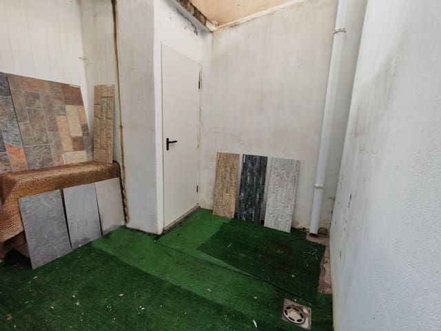 Commercial for rent in Russafa, Valencia city - € 1,200 (Ref: 9561930)