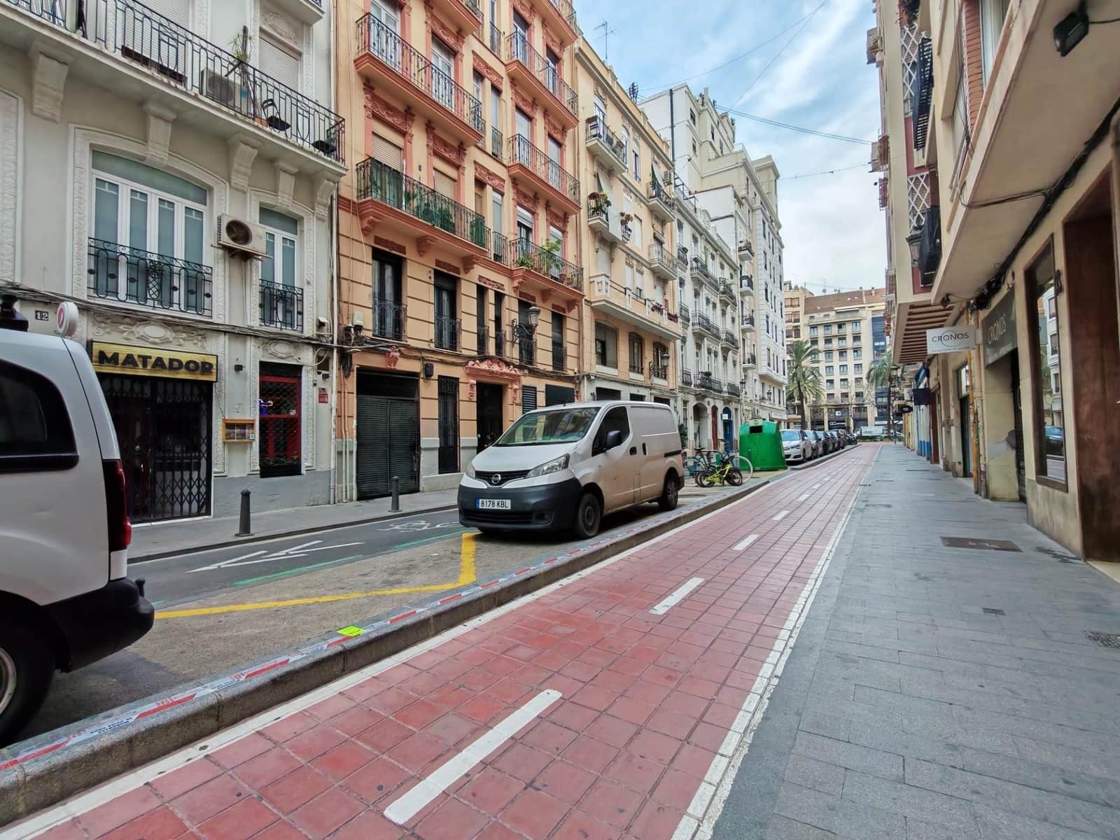 Commercial for rent in Valencia city - € 1,200 (Ref: 9561930)