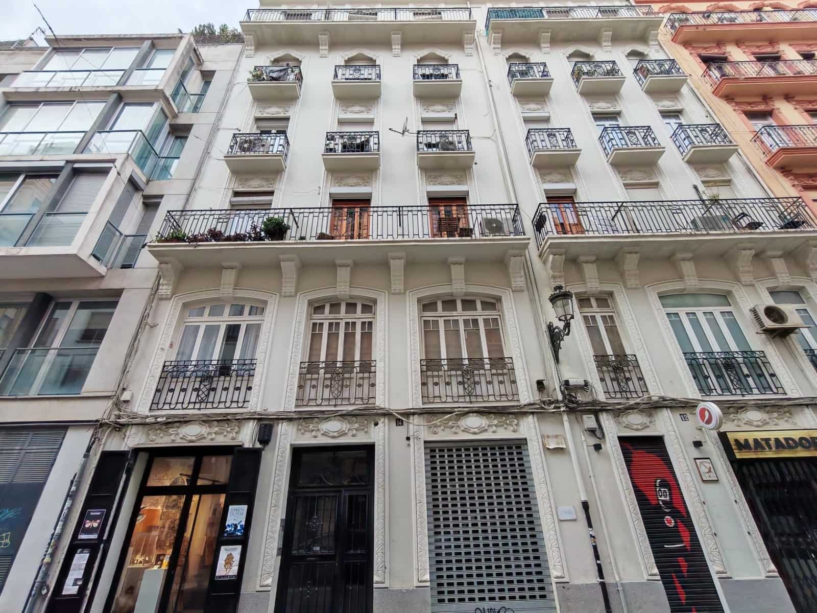 Commercial for rent in Valencia city - € 1,200 (Ref: 9561930)