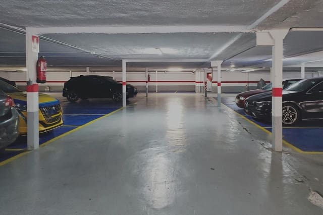 Garage till salu i Mestalla, Valencia stad - 32 000 € (Ref: 9574723)