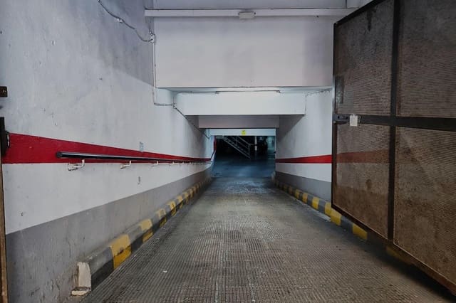 Garage till salu i Mestalla, Valencia stad - 32 000 € (Ref: 9574723)