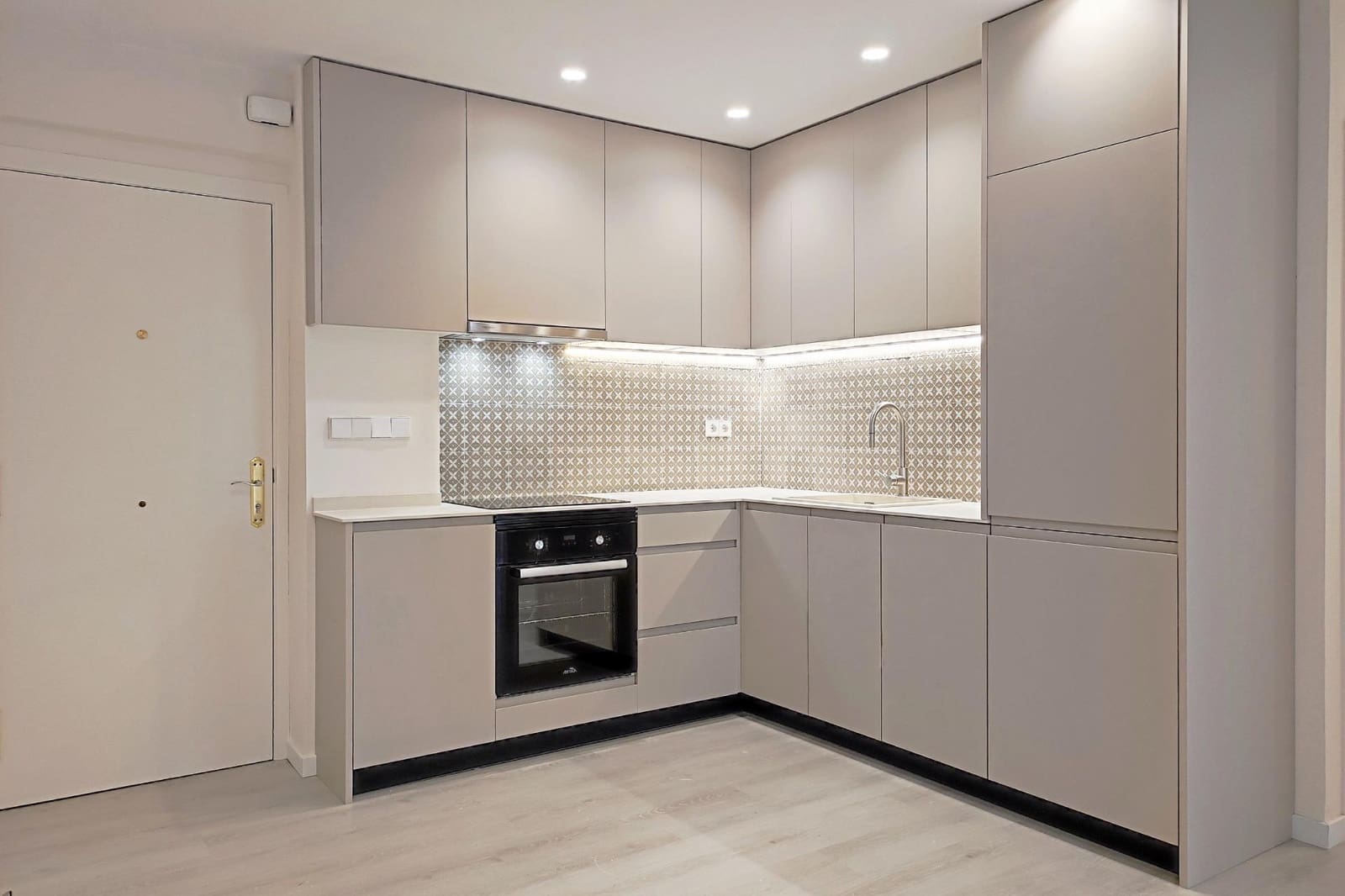 2 bedroom Flat for rent in Valencia city - € 1,500 (Ref: 9599649)