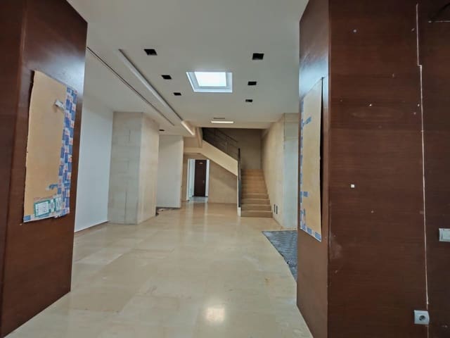 Commercial for rent in Sant Francesc, Valencia city - € 3,500 (Ref: 9608165)