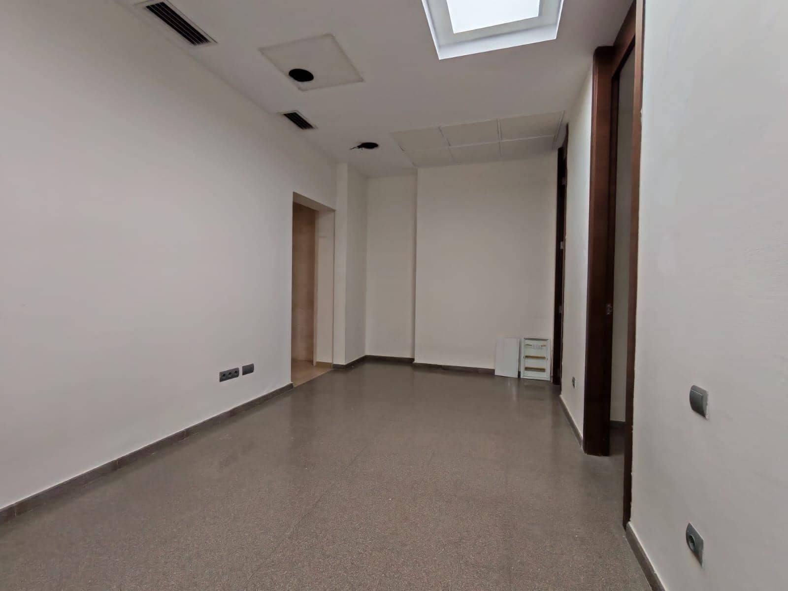 Commercial for rent in Valencia city - € 3,500 (Ref: 9608165)