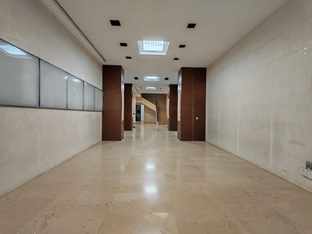Commercial for rent in Sant Francesc, Valencia city - € 3,500 (Ref: 9608165)