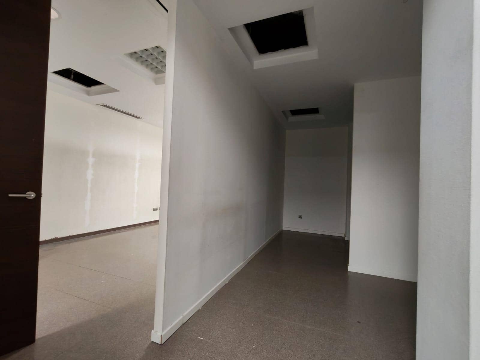 Commercial for rent in Valencia city - € 3,500 (Ref: 9608165)