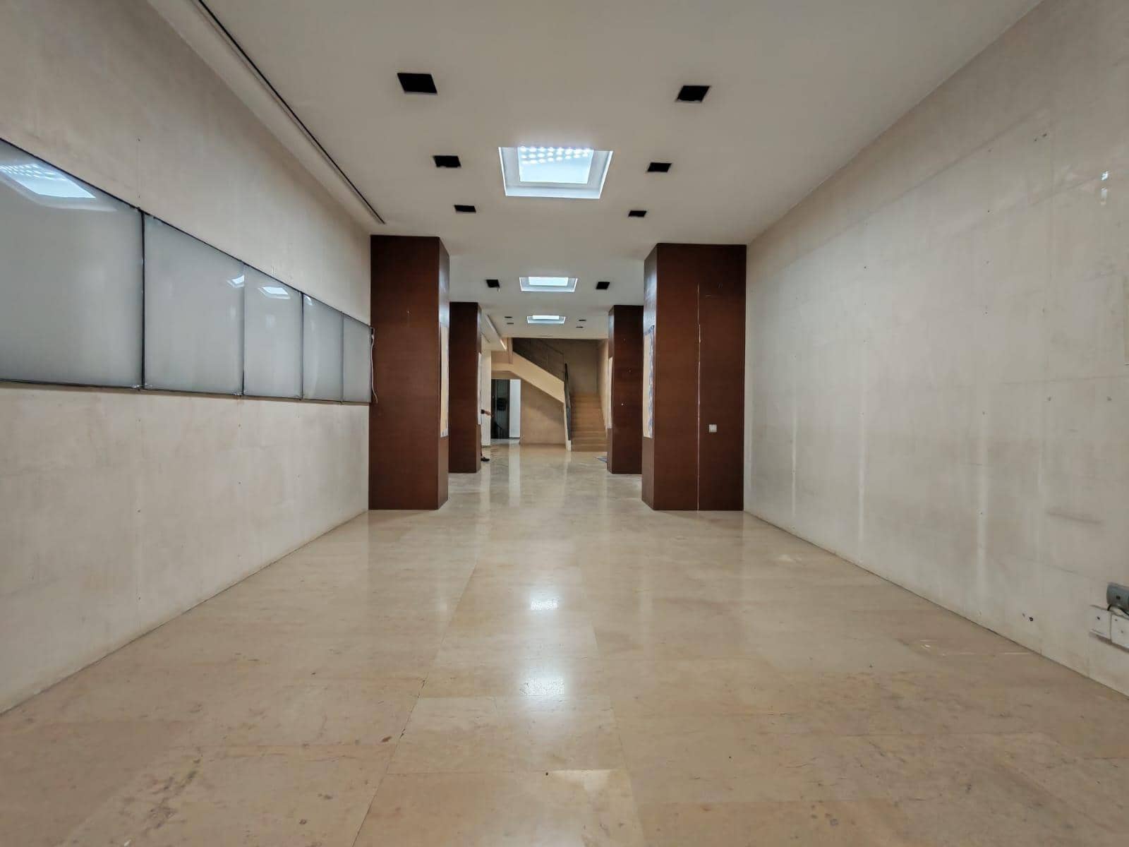 Commercial for rent in Valencia city - € 3,500 (Ref: 9608165)