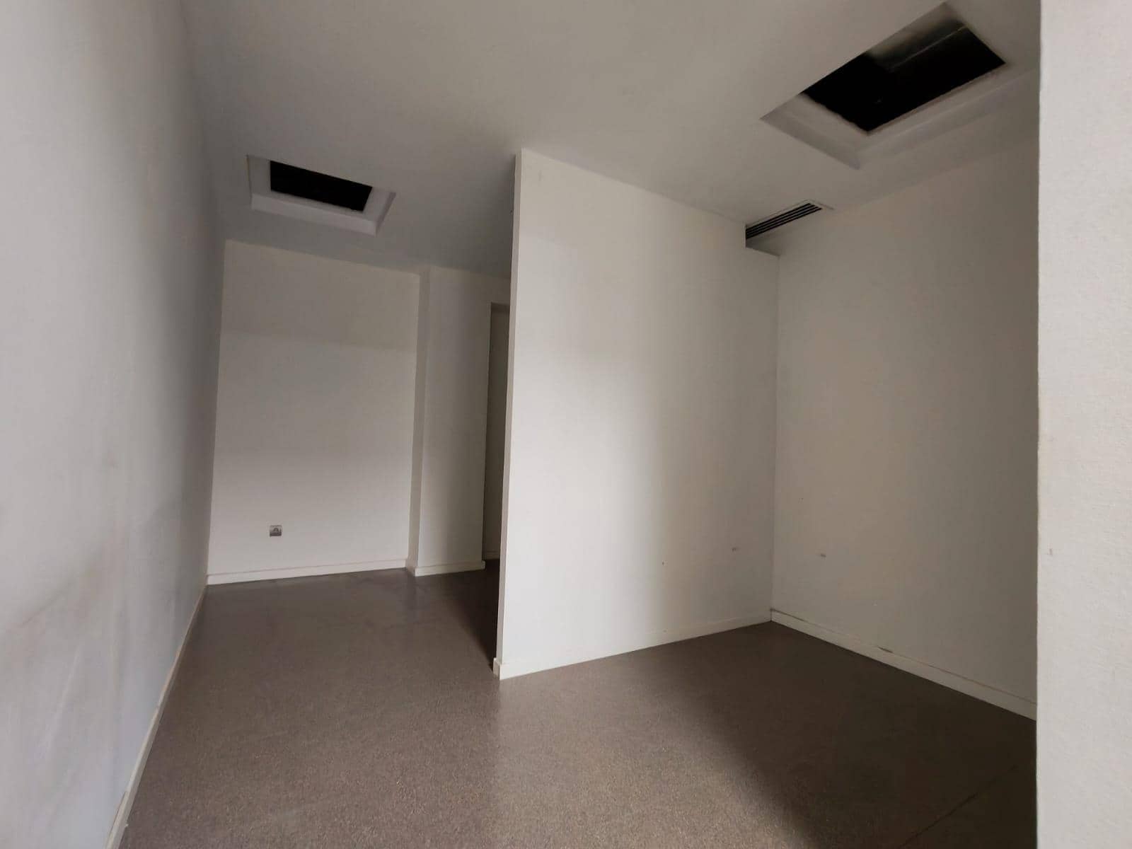 Commercial for rent in Valencia city - € 3,500 (Ref: 9608165)