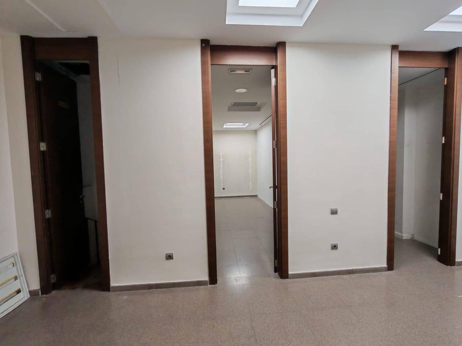 Commercial for rent in Valencia city - € 3,500 (Ref: 9608165)