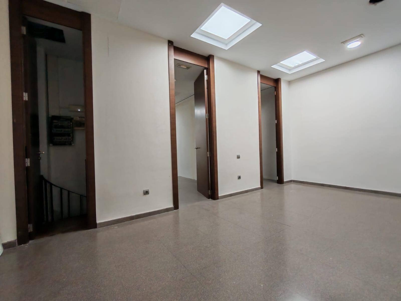 Commercial for rent in Valencia city - € 3,500 (Ref: 9608165)