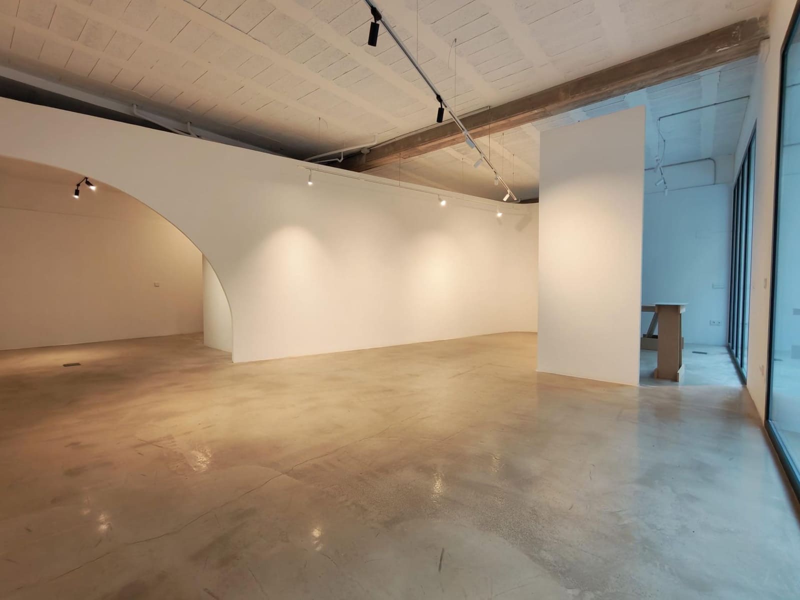 Commercial for sale in Valencia city - € 390,000 (Ref: 9652115)