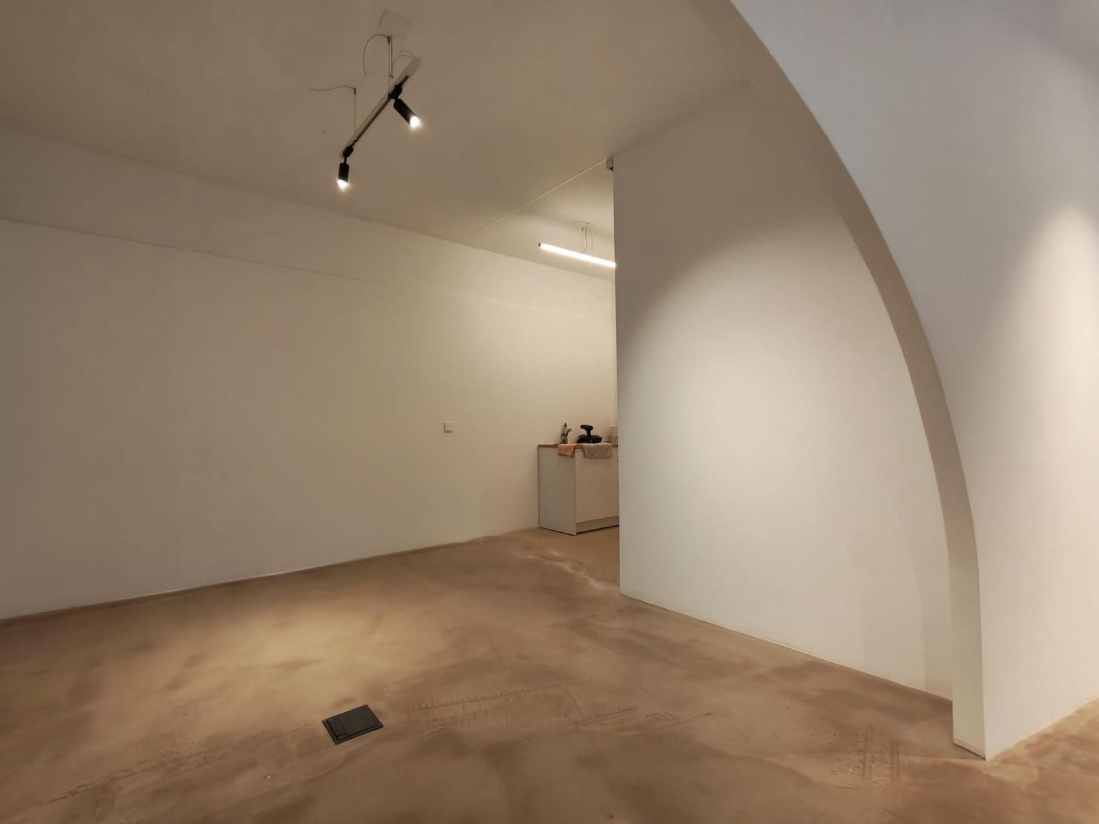 Commercial for sale in Valencia city - € 390,000 (Ref: 9652115)