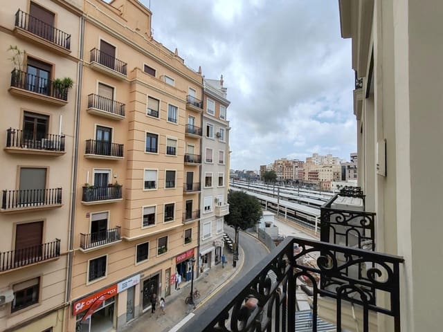 1 slaapkamer Flat te huur in Russafa, Valencia stad - € 1.450 (Ref: 9666667)