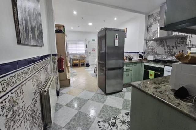 3 bedroom Apartment for sale in Cabanyal-Canyamelar, Valencia city - € 299,900 (Ref: 9670782)