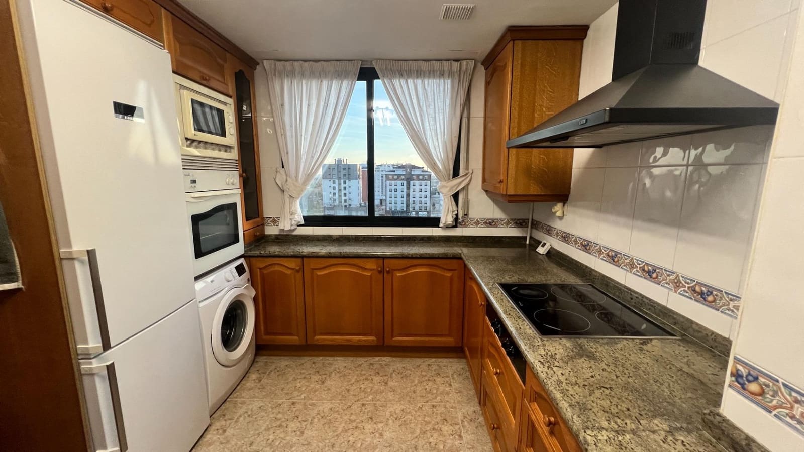 5 soveværelse Penthouse til salg i Castello de la Plana med garage - € 425.000 (Ref: 9686558)