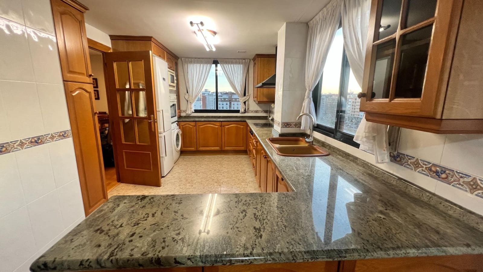 5 soveværelse Penthouse til salg i Castello de la Plana med garage - € 425.000 (Ref: 9686558)