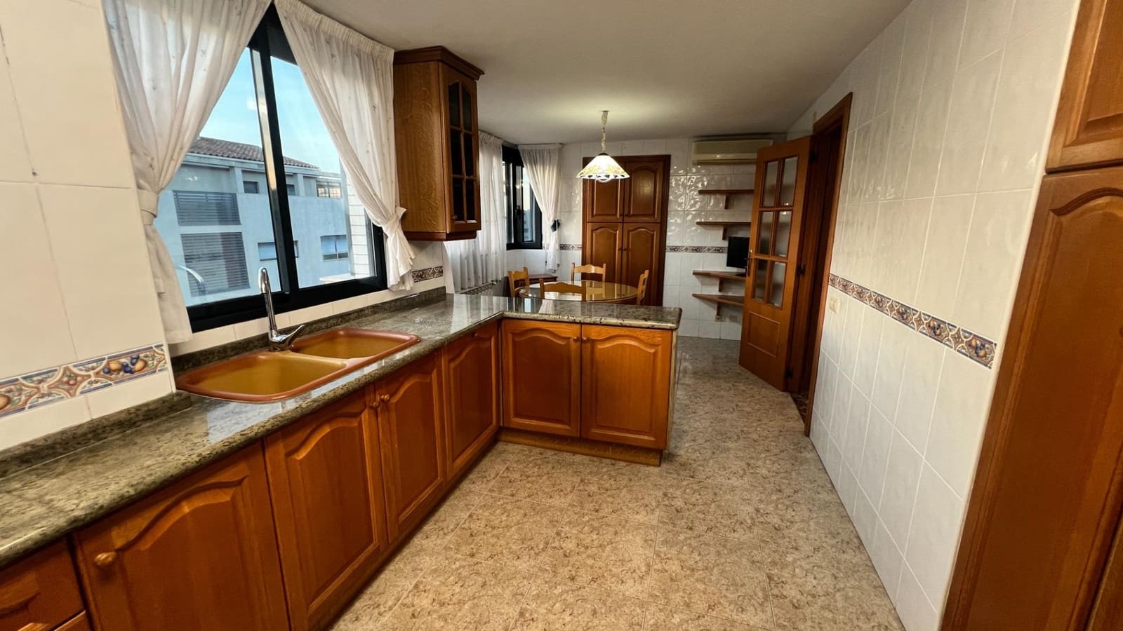 5 soveværelse Penthouse til salg i Castello de la Plana med garage - € 425.000 (Ref: 9686558)