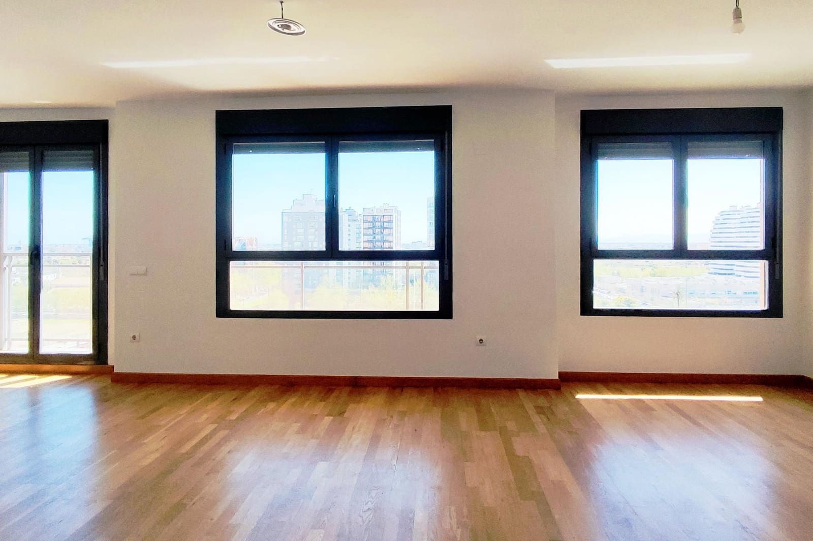 3 bedroom Flat for sale in Valencia city with pool - € 630,000 (Ref: 9732232)