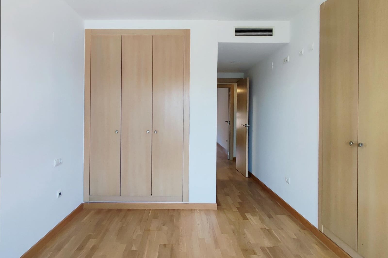 3 bedroom Flat for sale in Valencia city with pool - € 630,000 (Ref: 9732232)