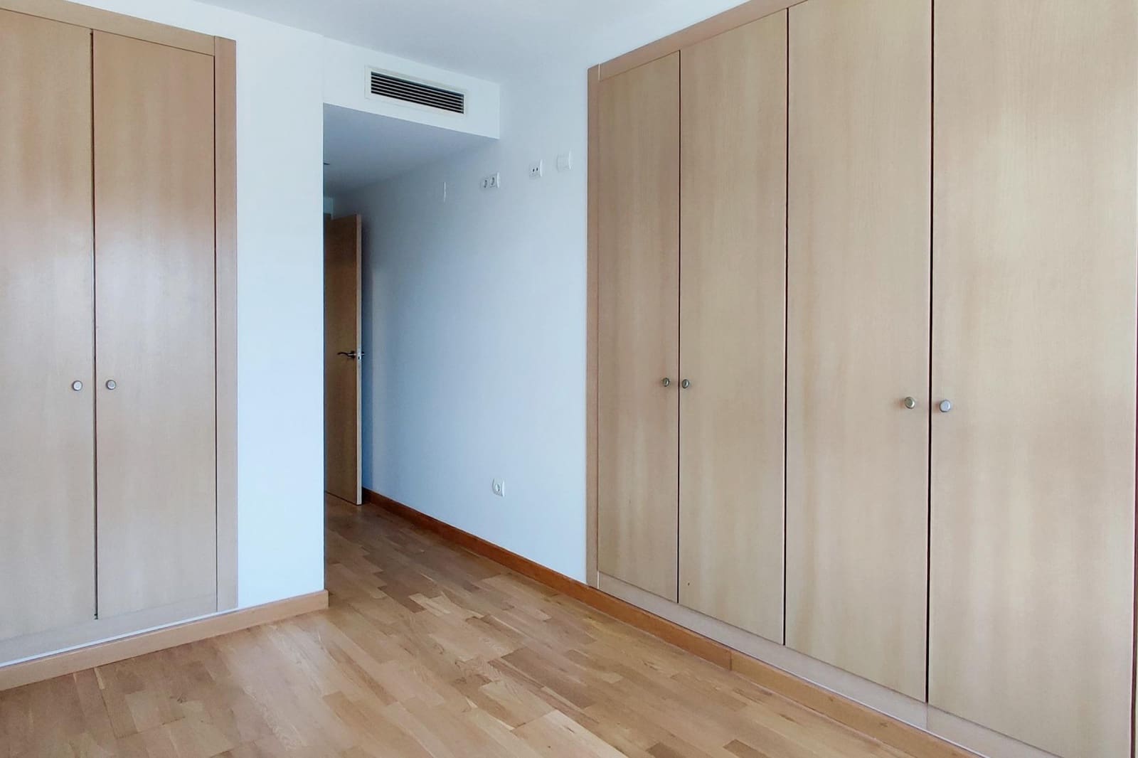 3 bedroom Flat for sale in Valencia city with pool - € 630,000 (Ref: 9732232)