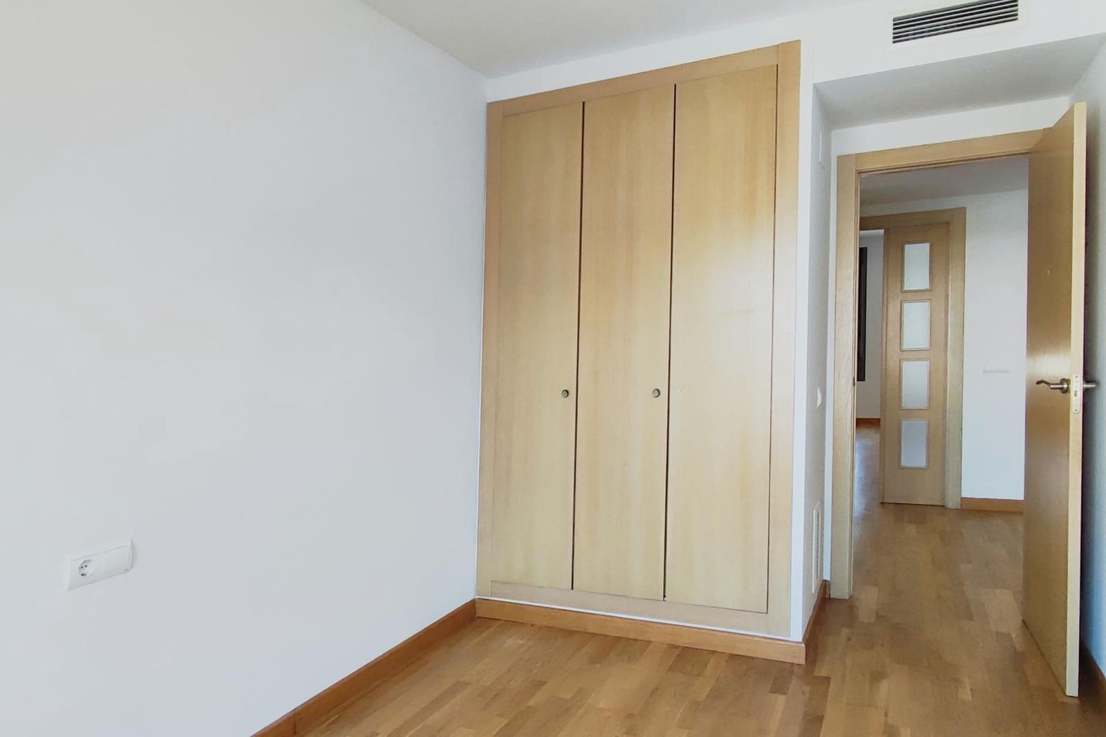 3 bedroom Flat for sale in Valencia city with pool - € 630,000 (Ref: 9732232)