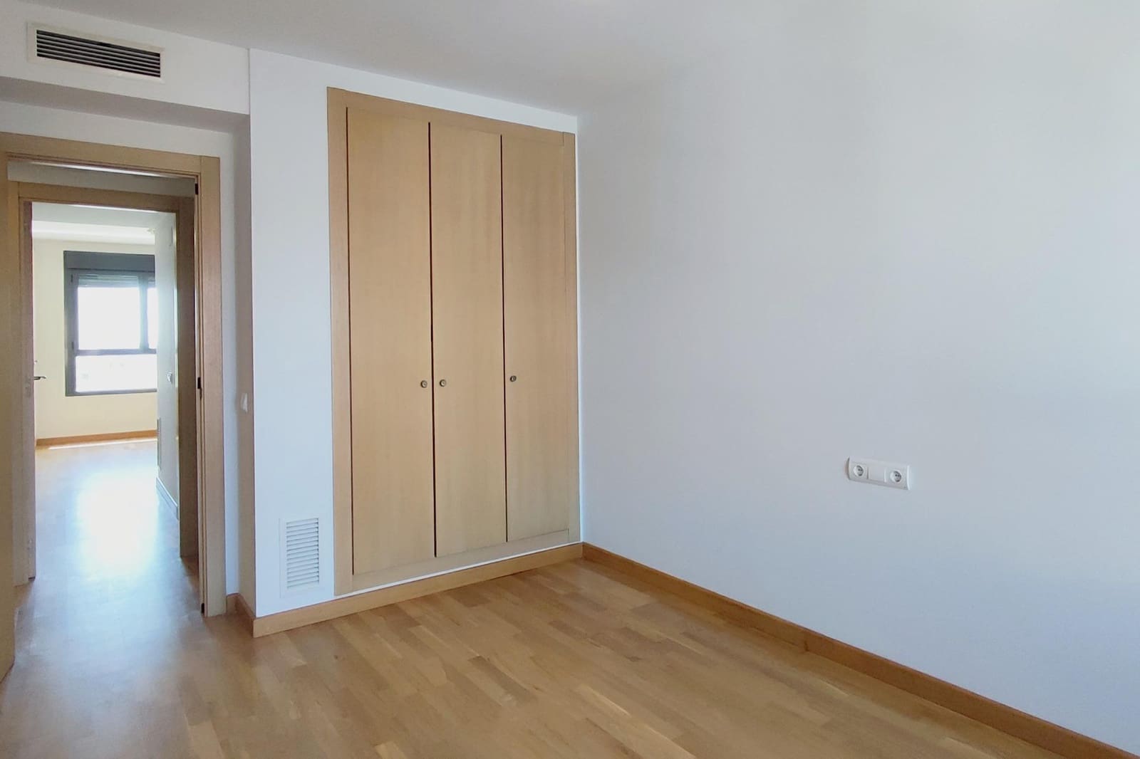 3 bedroom Flat for sale in Valencia city with pool - € 630,000 (Ref: 9732232)