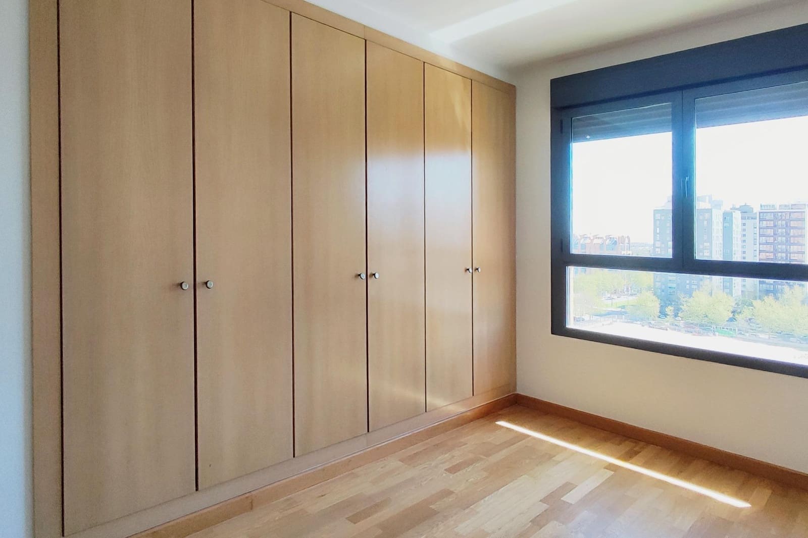 3 bedroom Flat for sale in Valencia city with pool - € 630,000 (Ref: 9732232)