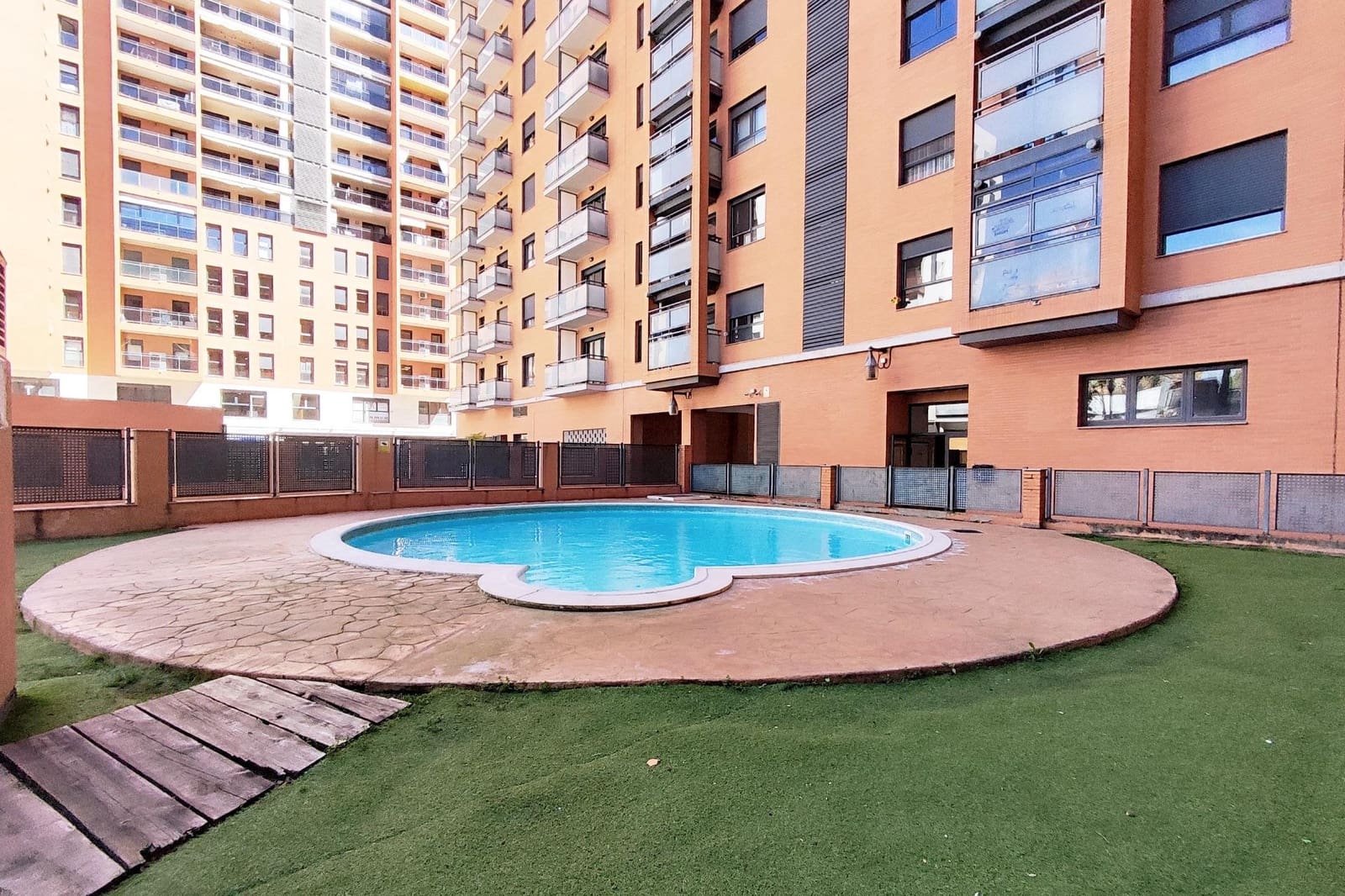 3 bedroom Flat for sale in Valencia city with pool - € 630,000 (Ref: 9732232)