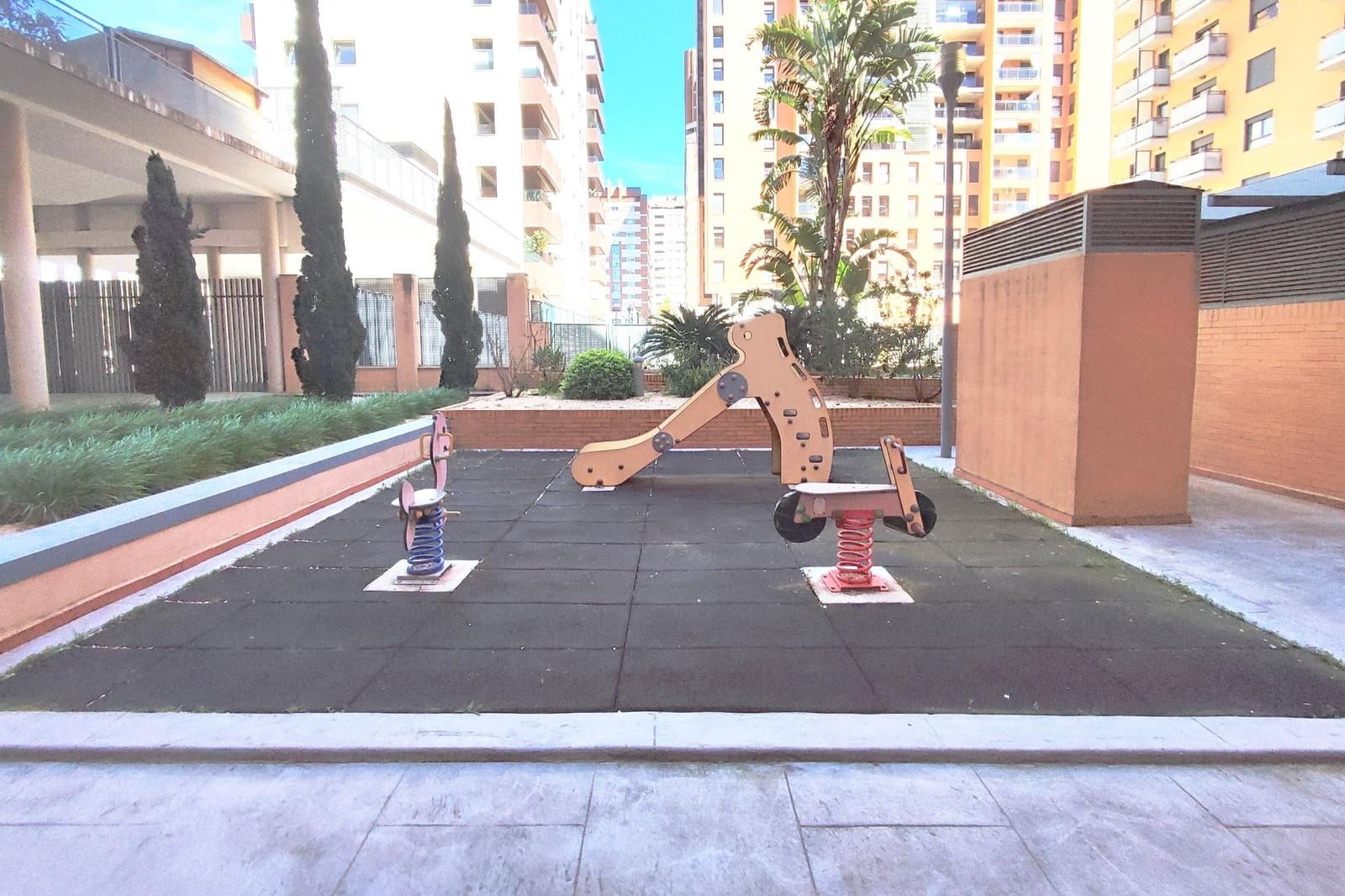 3 bedroom Flat for sale in Valencia city with pool - € 630,000 (Ref: 9732232)