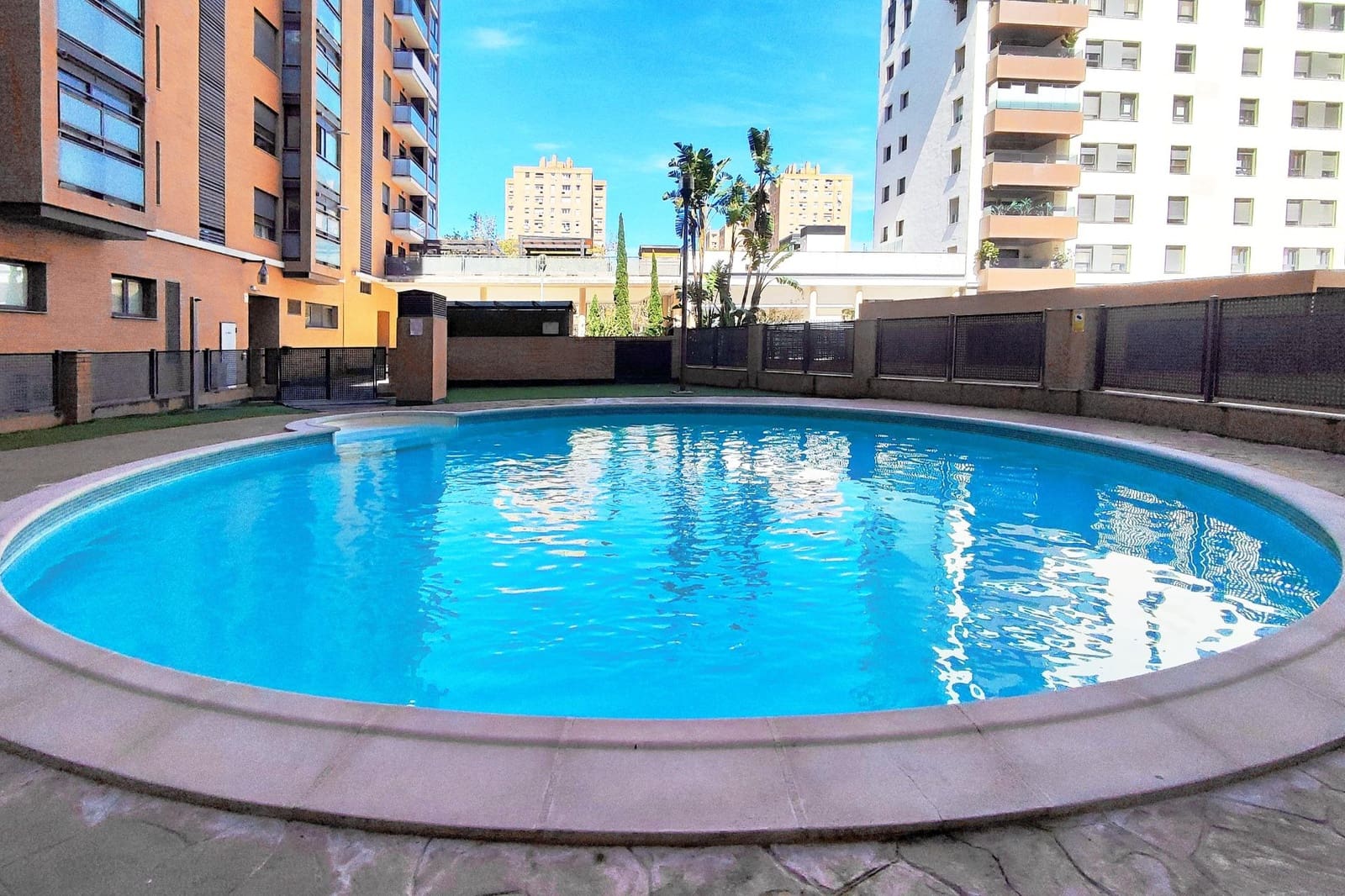 3 bedroom Flat for sale in Valencia city with pool - € 630,000 (Ref: 9732232)