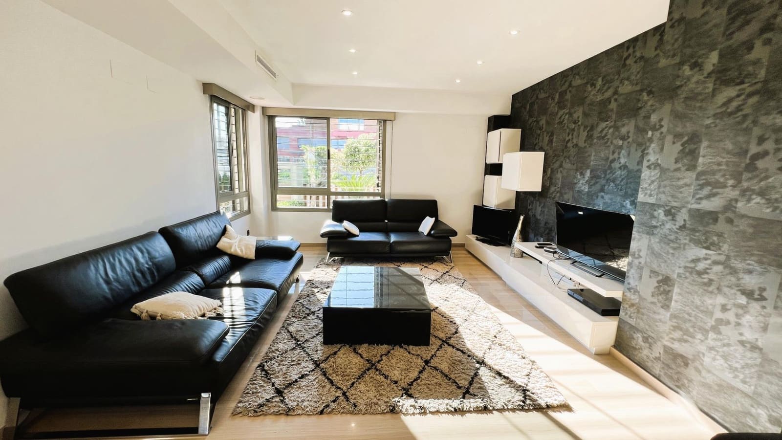 4 bedroom Villa for sale in Castello de la Plana - € 750,000 (Ref: 9738924)