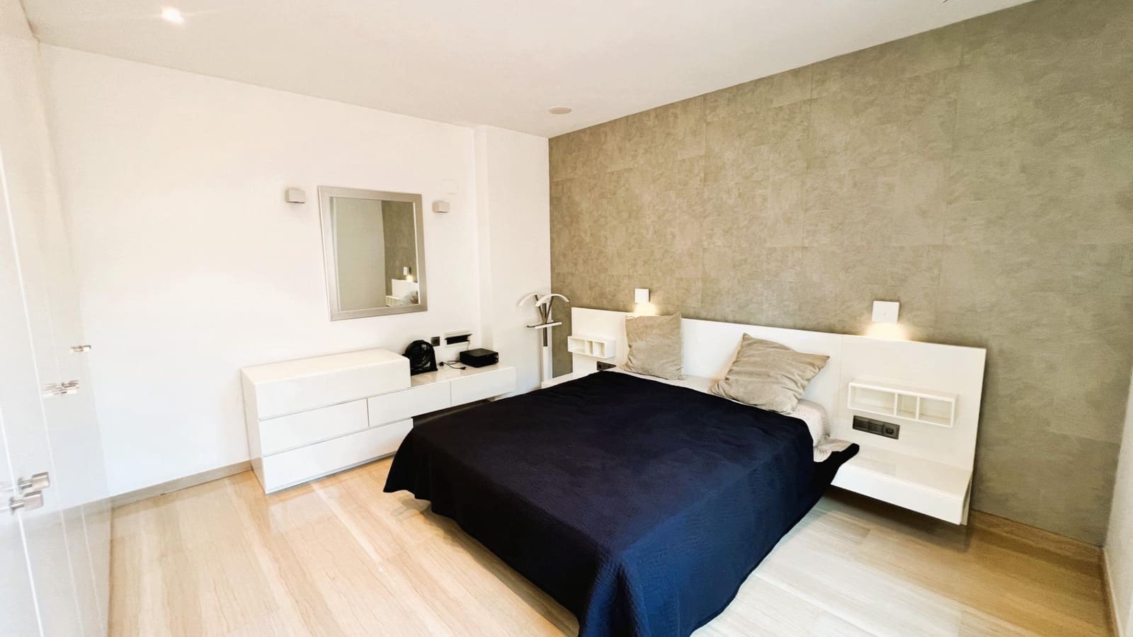 4 bedroom Villa for sale in Castello de la Plana - € 750,000 (Ref: 9738924)