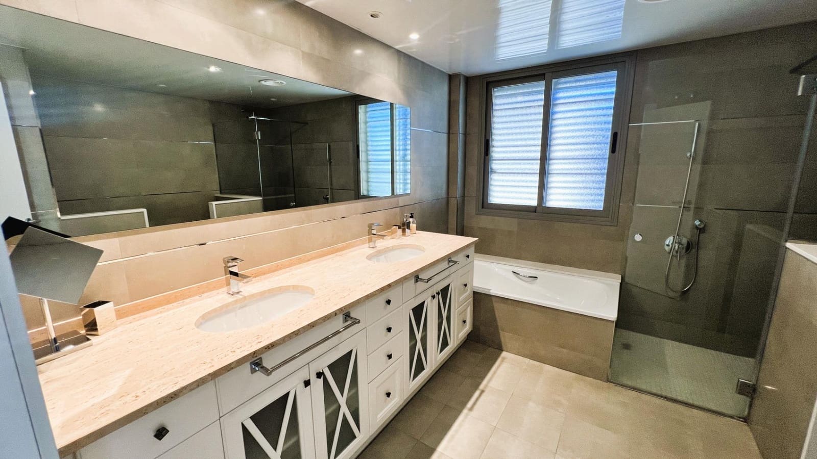 4 bedroom Villa for sale in Castello de la Plana - € 750,000 (Ref: 9738924)