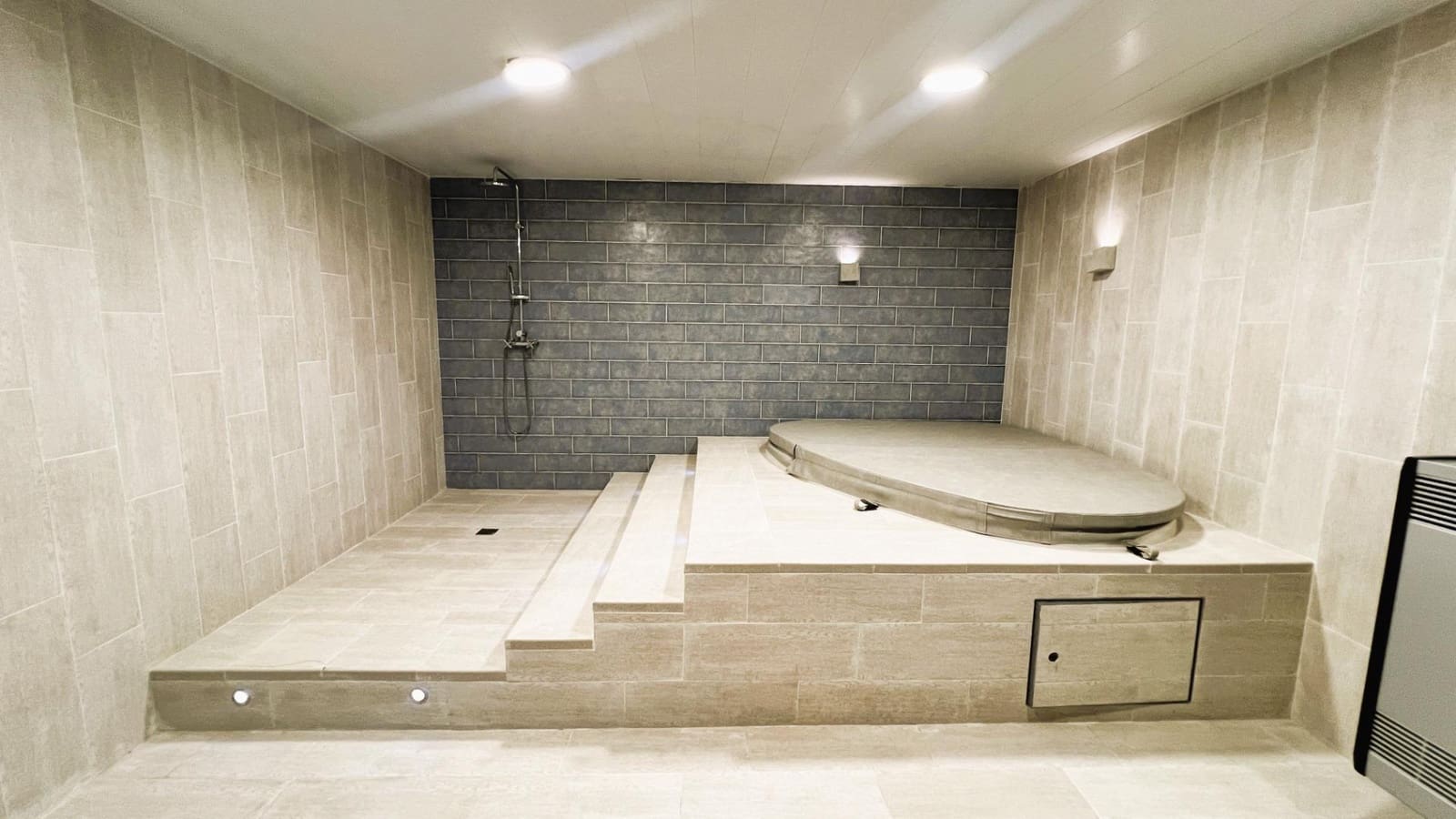 4 bedroom Villa for sale in Castello de la Plana - € 750,000 (Ref: 9738924)