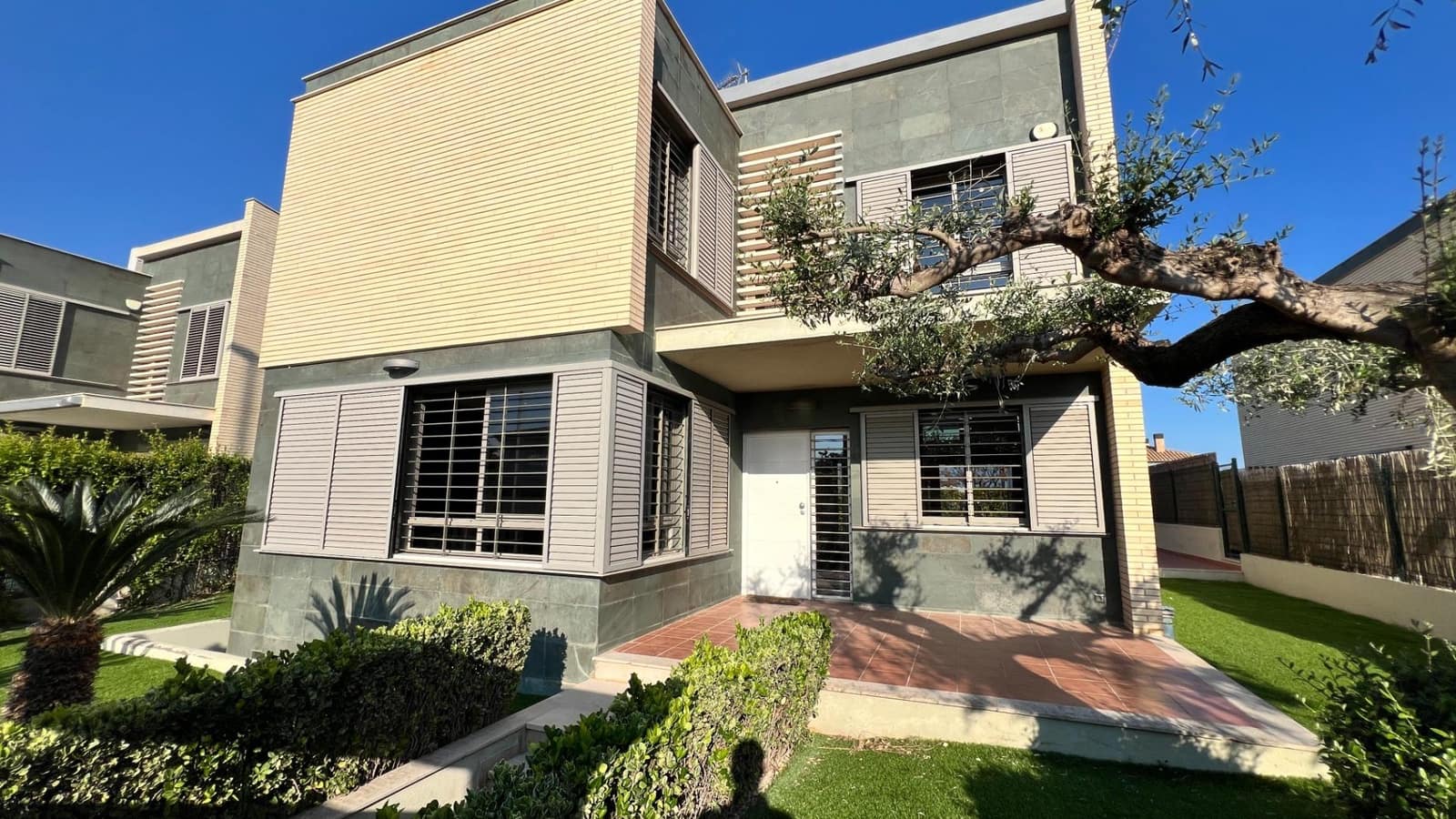 4 bedroom Villa for sale in Castello de la Plana - € 750,000 (Ref: 9738924)