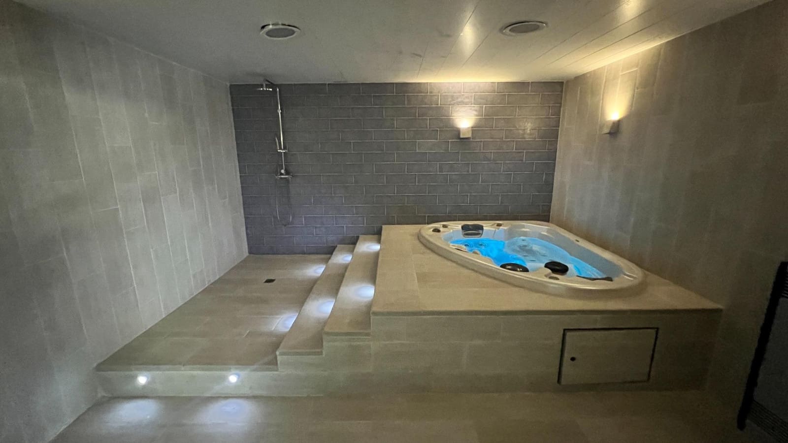 4 bedroom Villa for sale in Castello de la Plana - € 750,000 (Ref: 9738924)