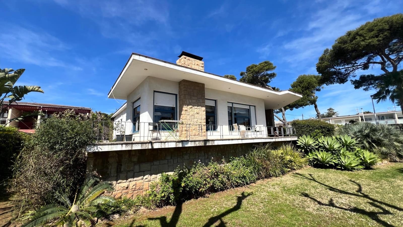 Chalet de 5 habitaciones en Castelló de la Plana en venta con garaje - 950.000 € (Ref: 9752145)